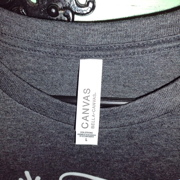 Believe in the magic of Christmas shirt. Gray in multiple sizes - Picture 7 of 7